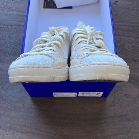 White runners/sneakers, fur trim - Picture 3 of 8